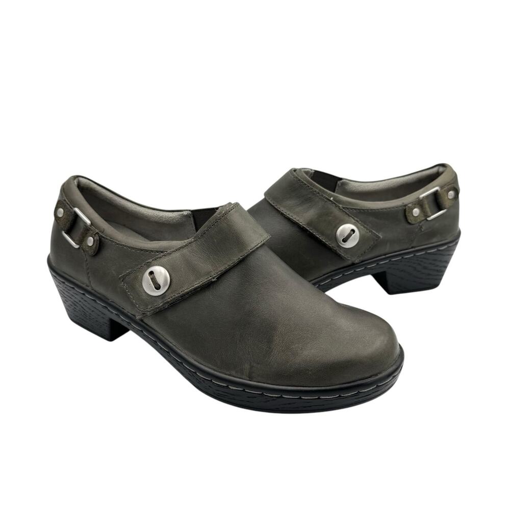 Klogs NWOB Landing Gray Leather Slip On Buckle Accent Chunky Heel Comfort Clogs